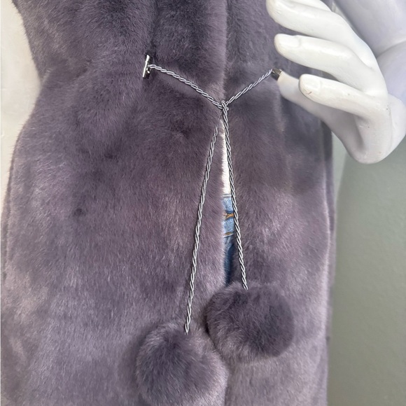 AILENE Eco Fur and Mink Bonbon Hooded Vest. - Picture 3 of 11